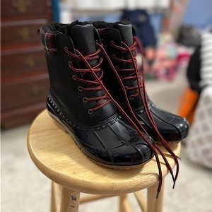 NWOT Duck Boots from JustFab Womens Size 8